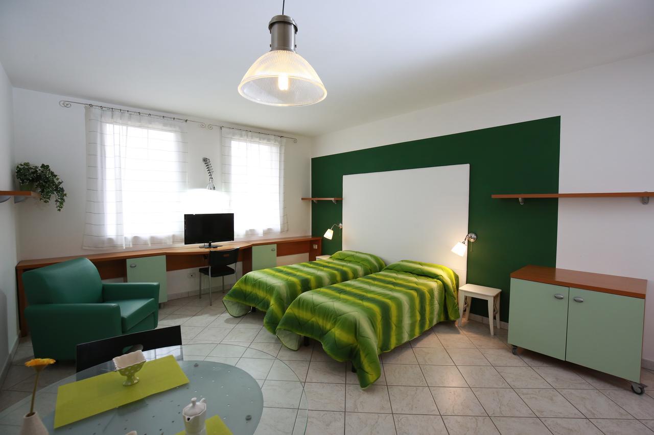 Villa Meli Lupi - Residenze Temporanee Парма Экстерьер фото
