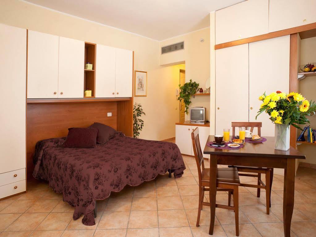 Villa Meli Lupi - Residenze Temporanee Парма Экстерьер фото