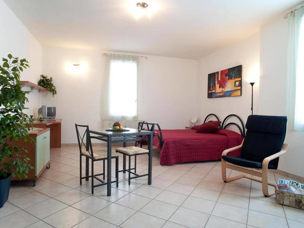 Villa Meli Lupi - Residenze Temporanee Парма Экстерьер фото