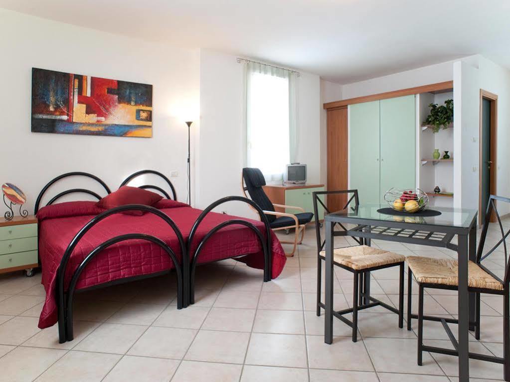 Villa Meli Lupi - Residenze Temporanee Парма Экстерьер фото