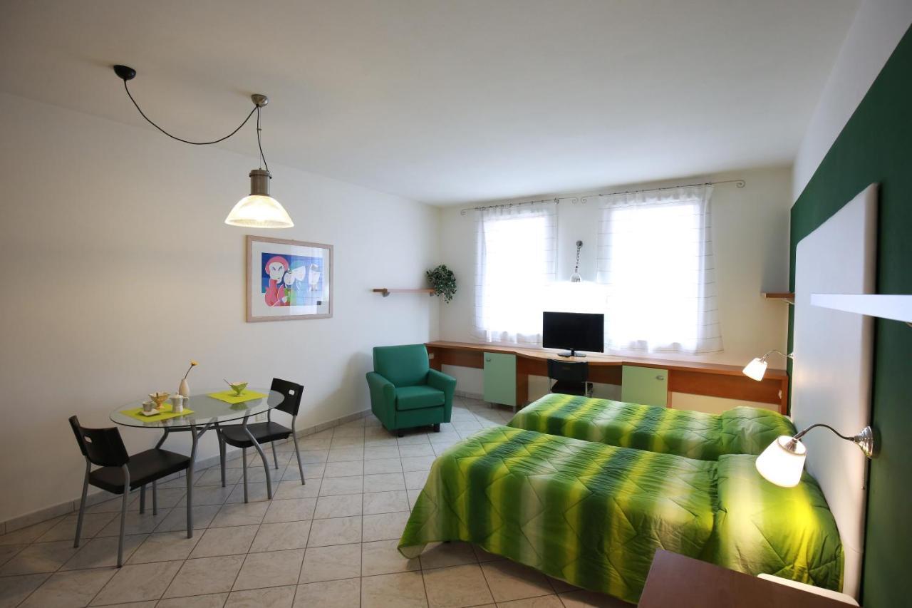 Villa Meli Lupi - Residenze Temporanee Парма Экстерьер фото