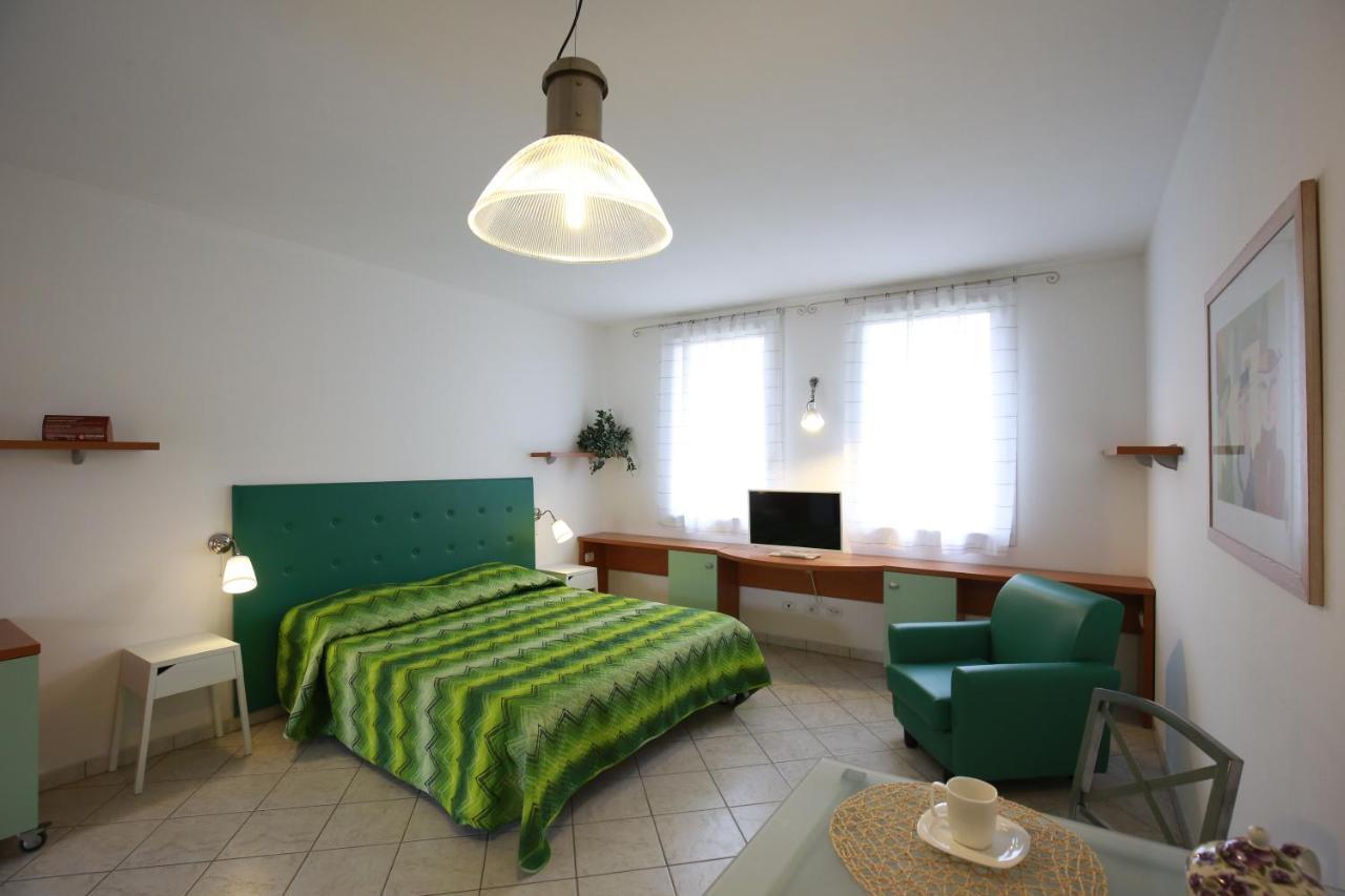 Villa Meli Lupi - Residenze Temporanee Парма Экстерьер фото